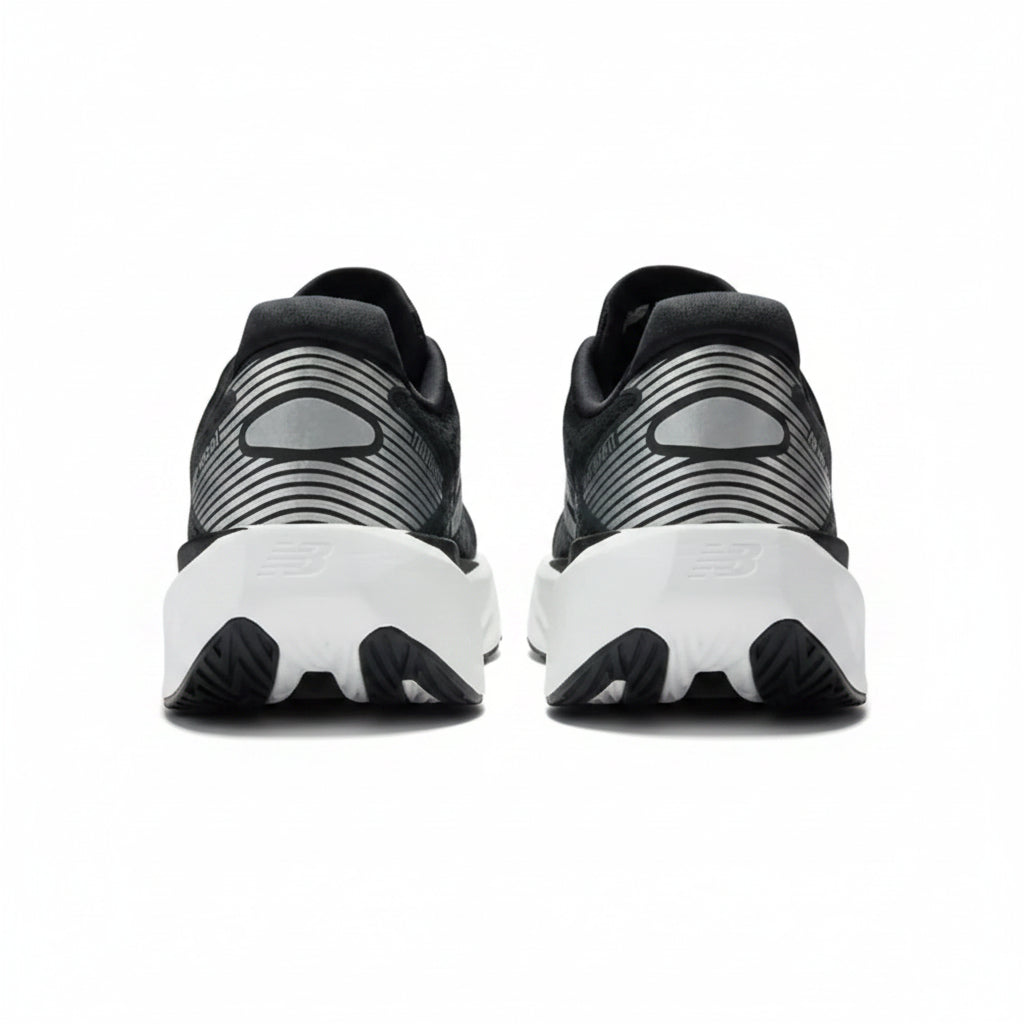 New Balance FuelCell Rebel v5 - Preto | Branco