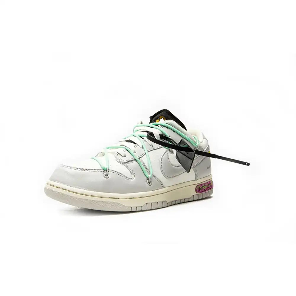 Off-White x Nike Dunk Low Lot 4 of 50