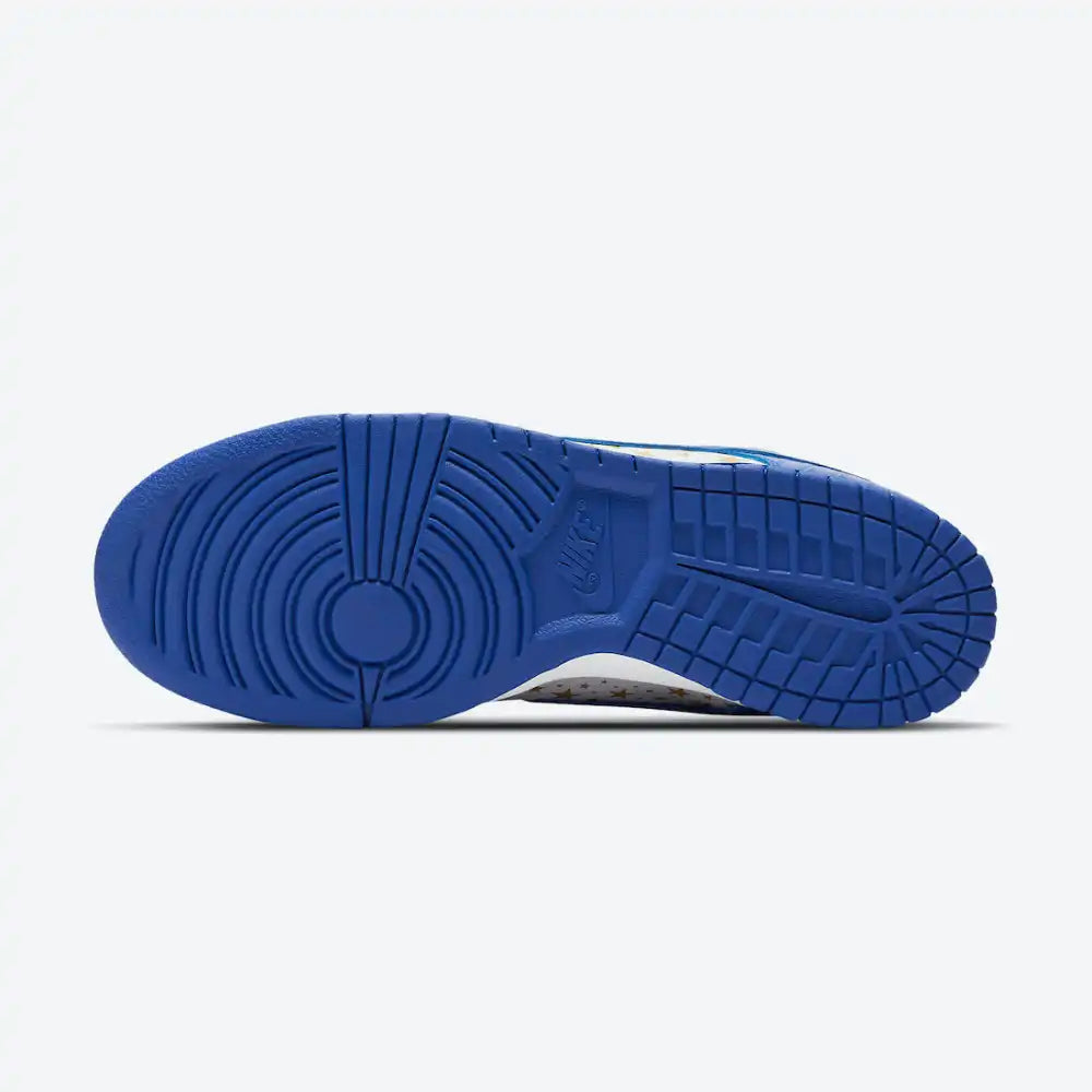 Supreme x Nike SB Dunk Low Hyper Royal