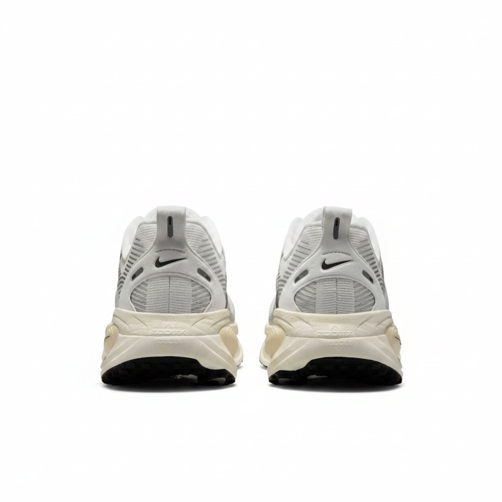 Nike Vomero 18 - Branco | Preto