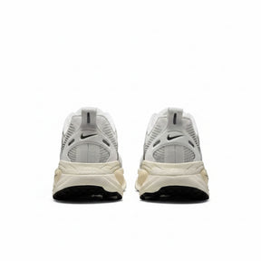 Nike Vomero 18 - Branco | Preto