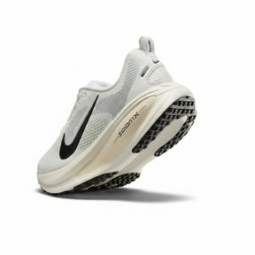 Nike Vomero 18 - Branco | Preto