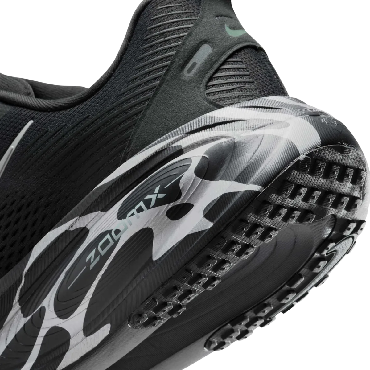 Nike Vomero 18 - Preto | Off Black