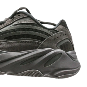 Adidas Yeezy Boost 700 - Vanta